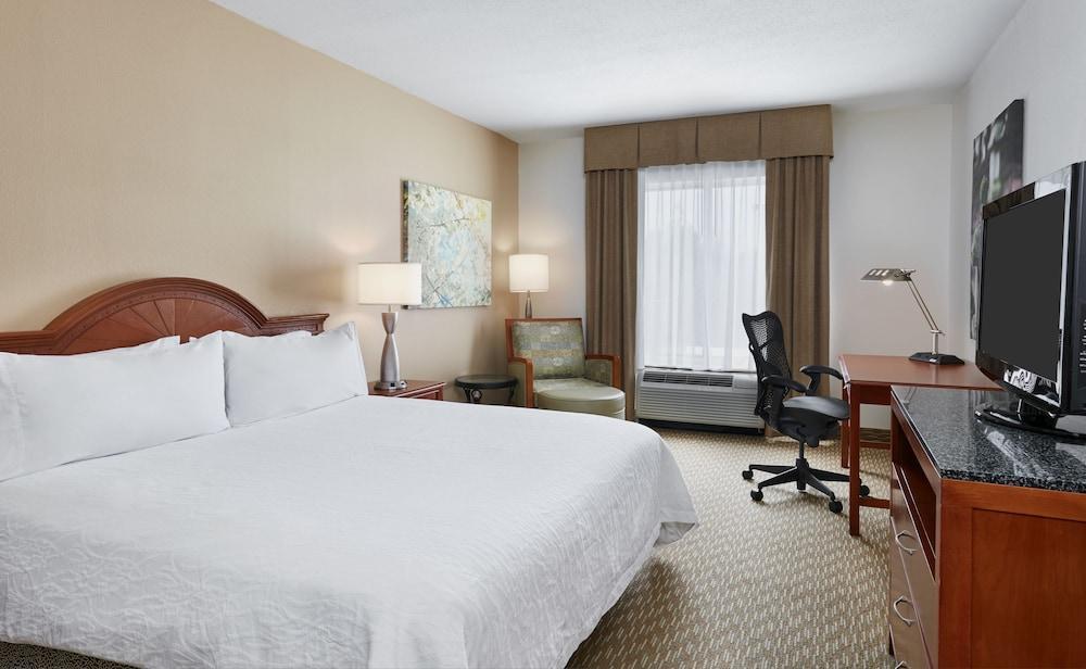 Hilton Garden Inn Charlotte North Exterior photo