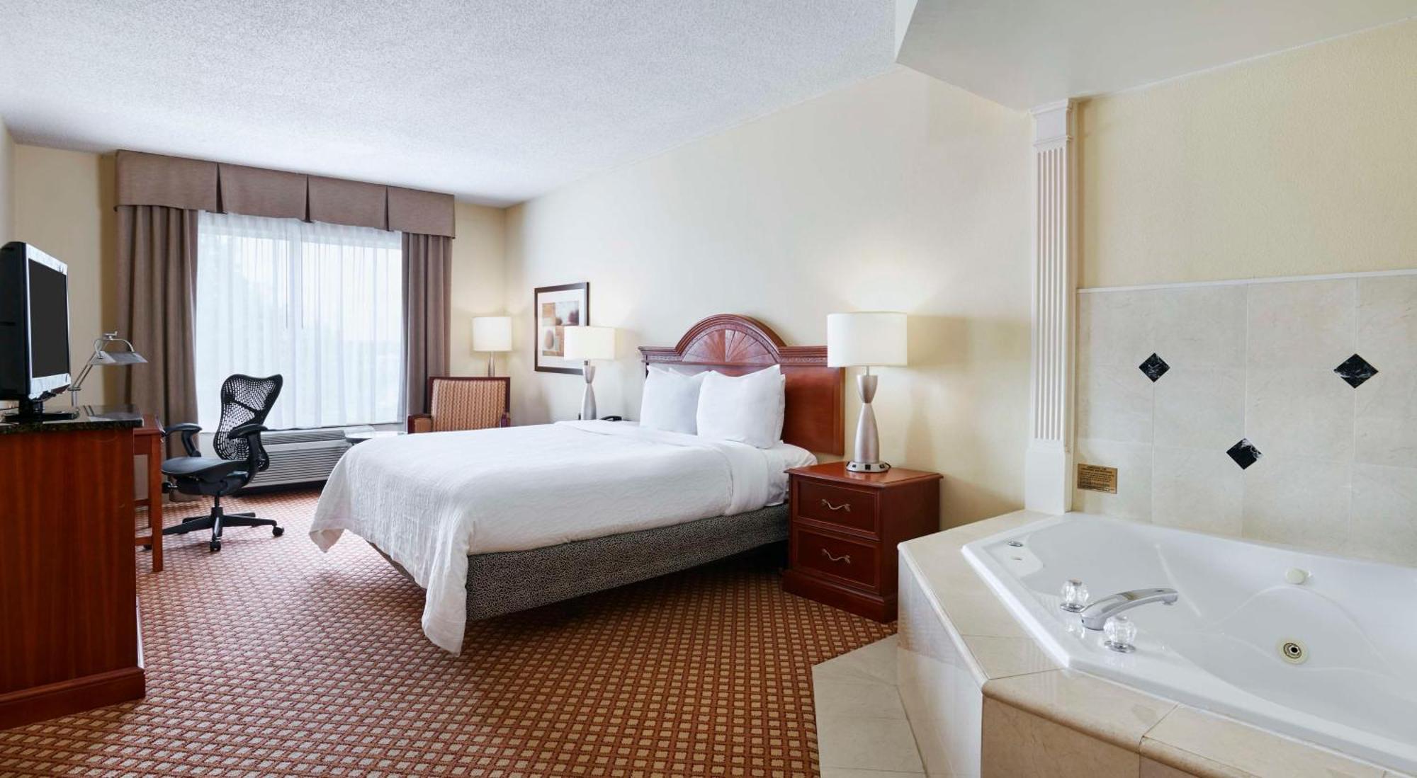 Hilton Garden Inn Charlotte North Exterior photo