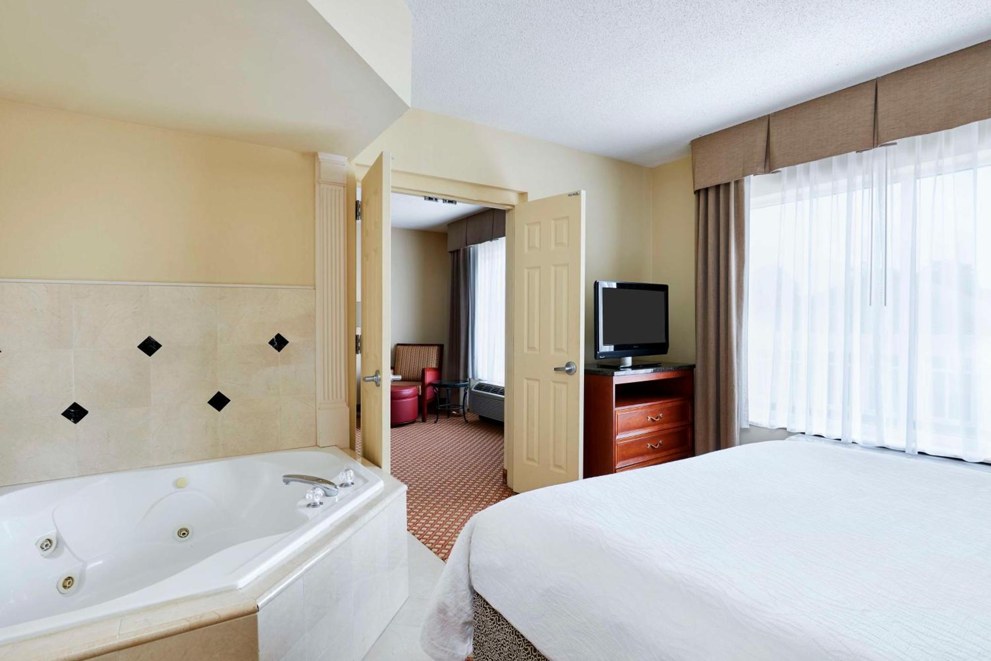Hilton Garden Inn Charlotte North Exterior photo