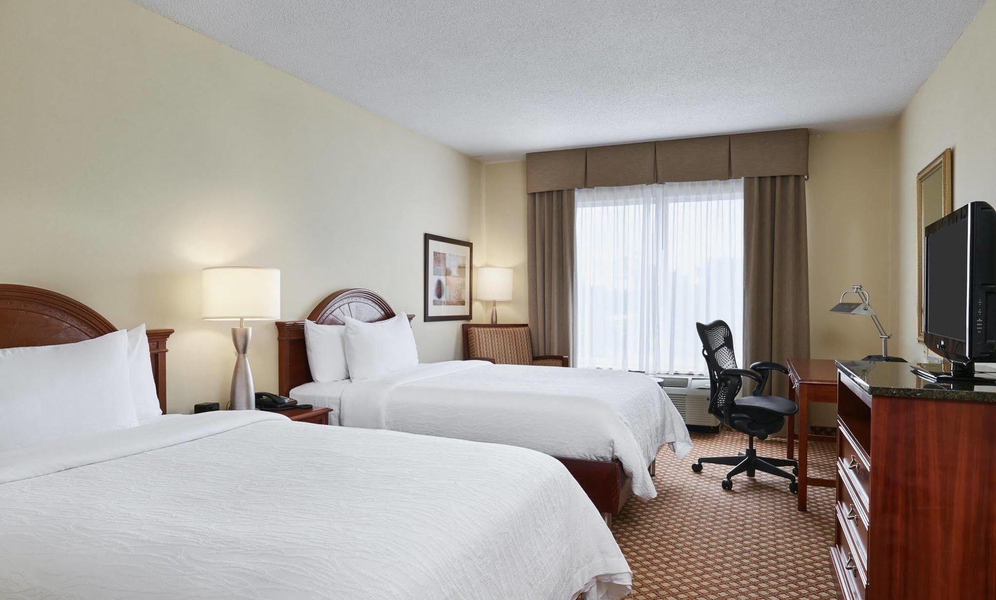 Hilton Garden Inn Charlotte North Exterior photo